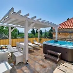 Two Bedroom Srednje Selo na Šolti