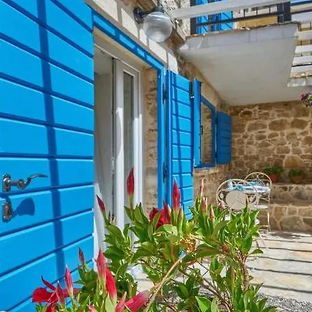 Two Bedroom Srednje Selo na Šolti