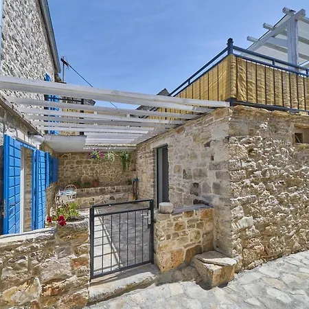 Two Bedroom Srednje Selo na Šolti