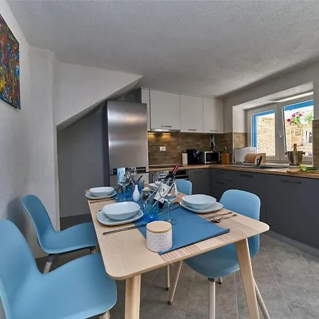 Two Bedroom Srednje Selo na Šolti