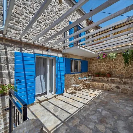 Two Bedroom Villa Srednje Selo na Šolti