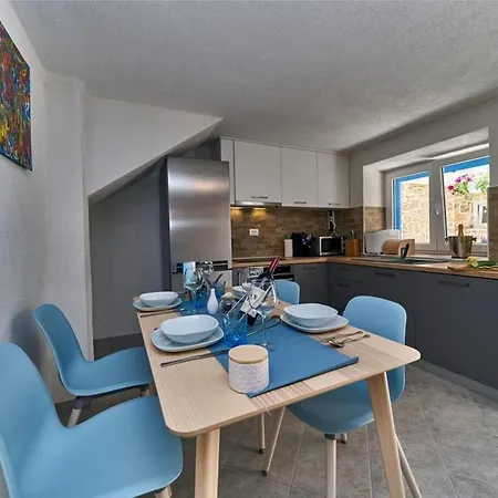 Two Bedroom Srednje Selo na Šolti