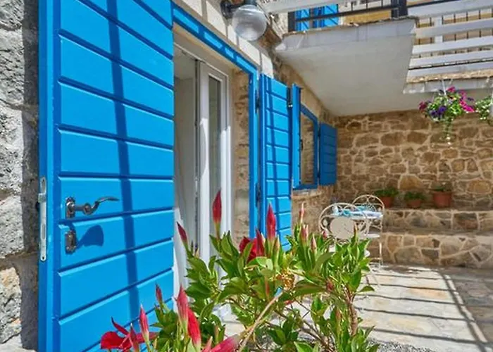Two Bedroom Srednje Selo na Šolti