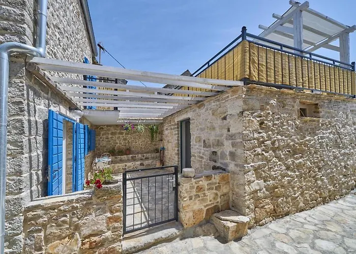 Two Bedroom Srednje Selo na Šolti