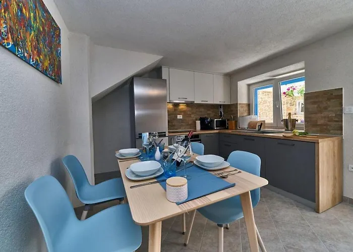 Two Bedroom Srednje Selo na Šolti